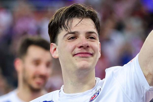 FOTO Glavaš brčićima zaludio žene. Pogledajte kako bi Dule i ostali izgledali da ih imaju!