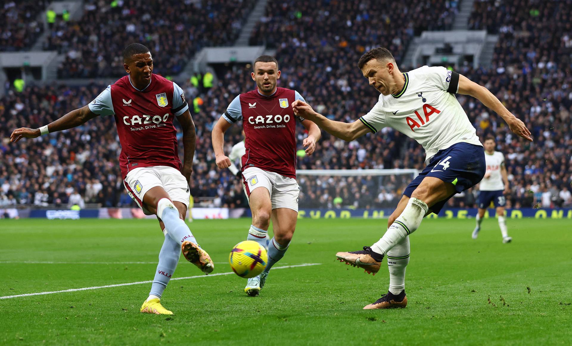 Premier League - Tottenham Hotspur v Aston Villa