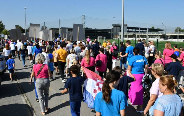 Pogledajte fotografije. U Sl. Brodu održan Hod za život