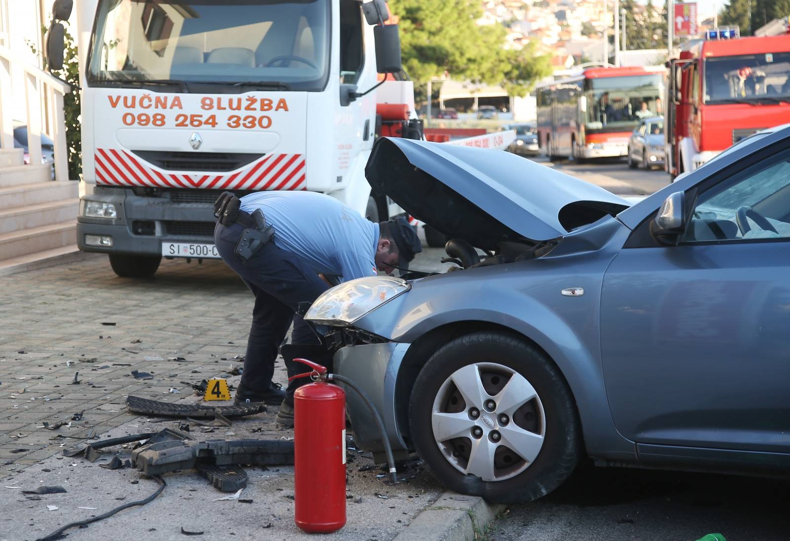 Å ibenik: U sudaru dva osobna vozila ozlijeÄeno viÅ¡e osoba