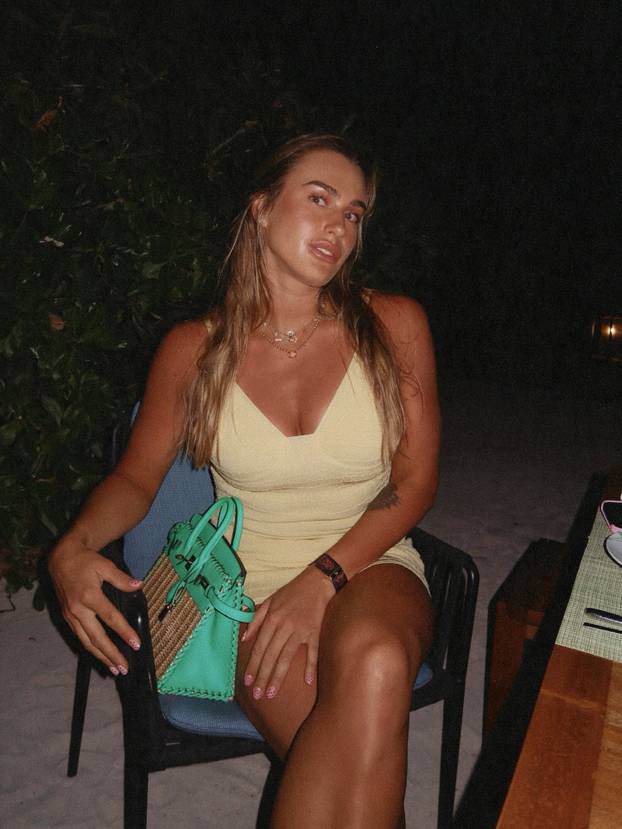 FOTO Gem, set, meč i - tangice! Najbolja tenisačica svijeta mami poglede u oskudnim izdanjima