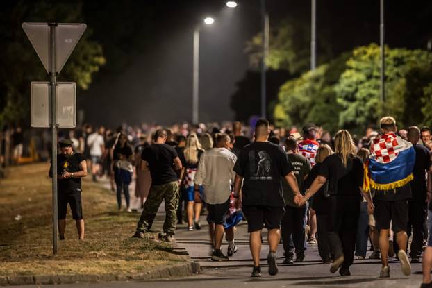 Vukovar.  Nakon završetka koncerta stvarale su se gužve. 