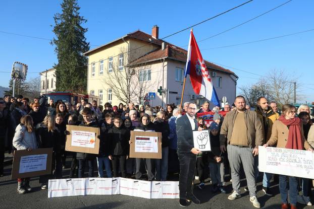 Zagreb: U organizaciji roditelja učenika osnovne škole Donji Dragonožec održan 3. bojkot nastave