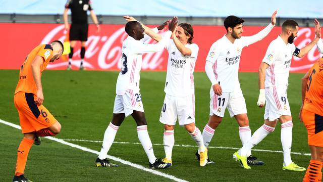 La Liga Santander - Real Madrid v Valencia