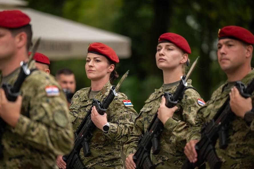 Velika Gorica: Ivan Anušić i Tihomir Kundid obišli pripadnike pjesackih postroja Hrvatske vojske