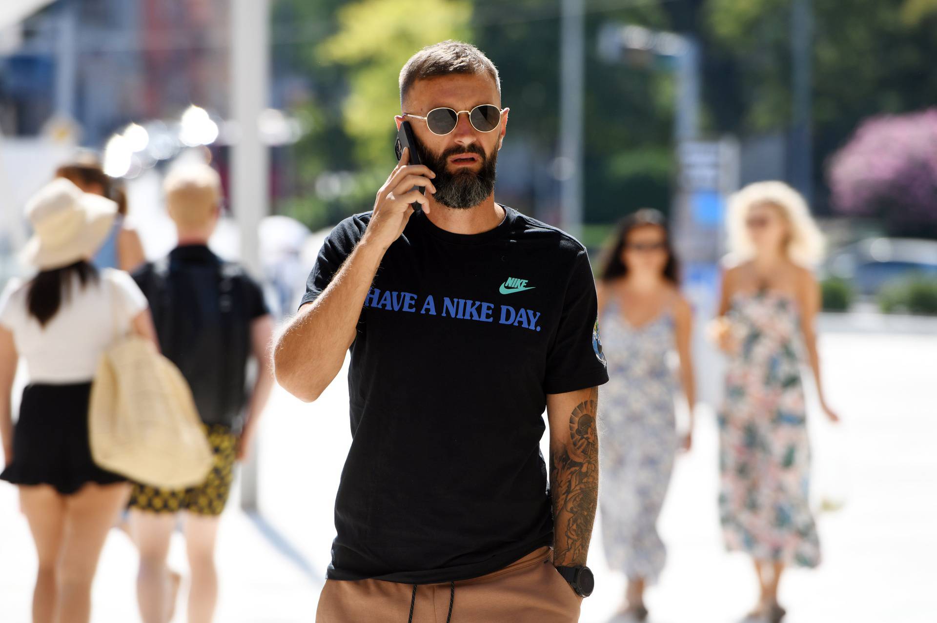 Šibenik: Bivši nogometni reprezentativac Mirko Hrgović u šetnji gradom razgovarao na mobitel