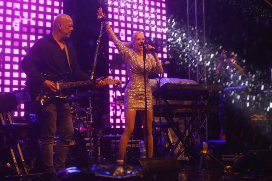 Karlovac: Koncert Jelene Rozge prekinut zbog jake kiše