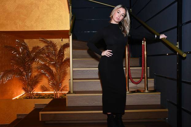 FOTO Pogledajte što u večernjim satima radi lijepa Lara iz 'Gospodina Savršenog'