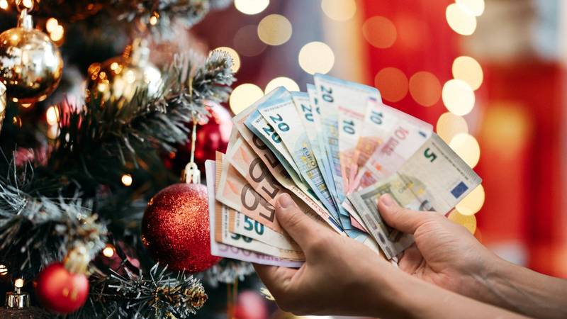 Za ‘pod bor’ najmanje 740,94 eura: Slovenski poslodavci dužni isplatiti božićnice
