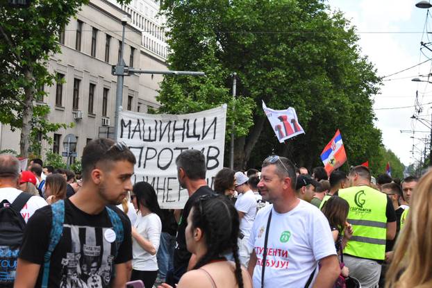 Beograd: Studenti u blokadi pozvali su na skup na Slaviji, a jedno od okupljališta građana je i kod Pravnog fakulteta