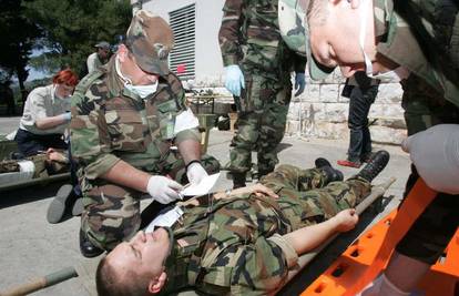 Američki i hrvatski vojnici spašavali žrtve potresa