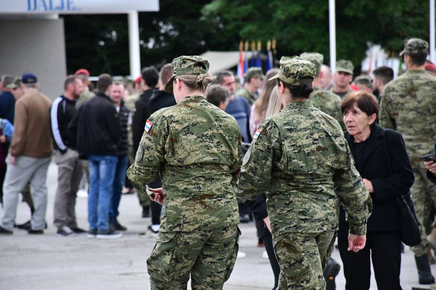 Detalji vojnog roka: Bit će u tri vojarne, a plaća je 1100 eura