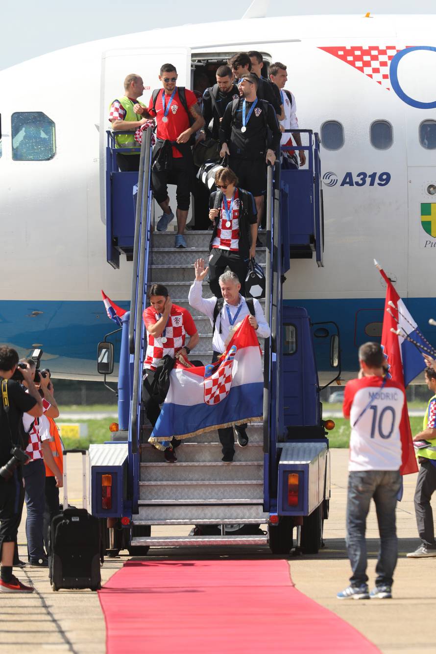 Vatreni sletjeli u ZraÄnu luku dr. Franjo TuÄman