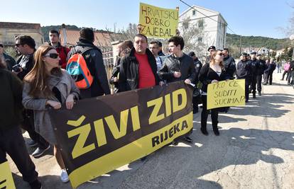 Živi zid: Provaljivat ćemo u stanove koje su banke oduzele 