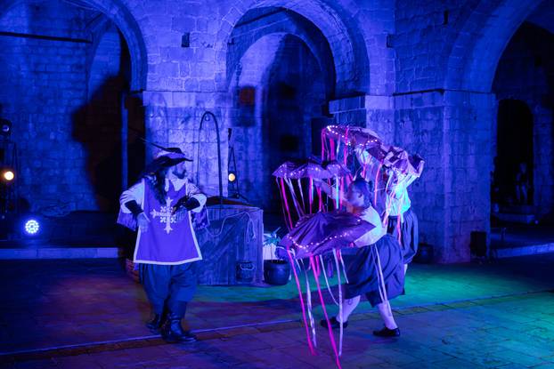 Dubrovnik: Otvoren 12. Midsummer Scene Festival premijerom predstave "Jedan za sve"