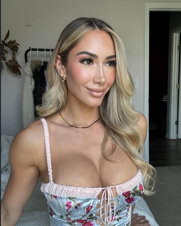 FOTO Alena je ponosna na svoju savršenu stražnjicu! Pokazuje ju stalno i iz svih kuteva...