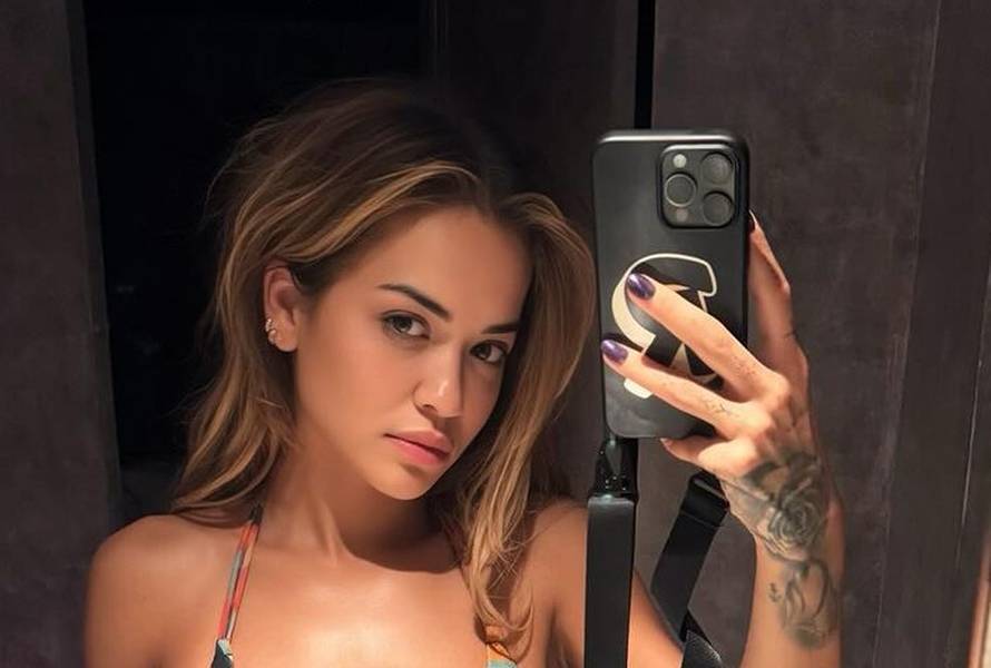 Opet u mini bikiniju! Rita Ora pohvalila se trbušnim mišićima, a fanovi: 'Sad krećem vježbati'