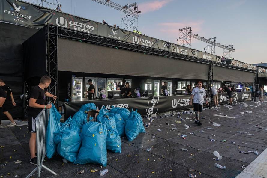 Split -  Smece nakon zavrsetka prve veceri Ultra Festivala. 