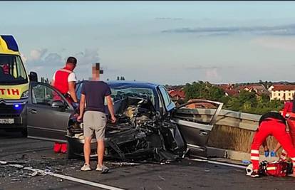 S 2.2 promila frontalno se zabila u Opel. Njoj ništa, a putnica iz njenog vozila teško ozlijeđena