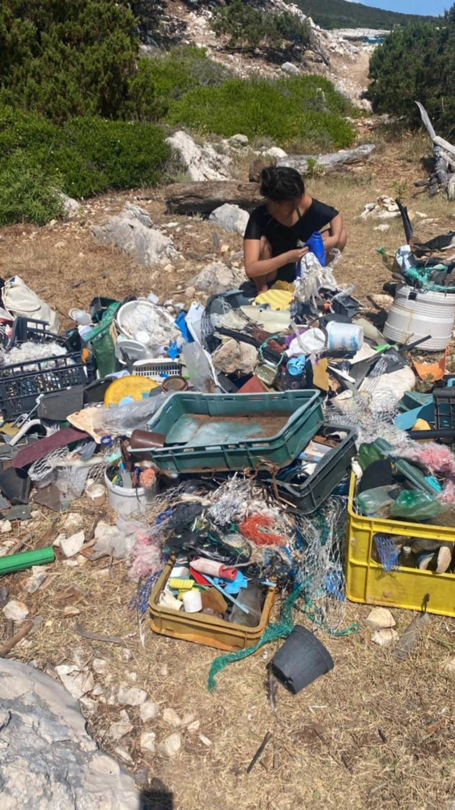 Belgijci čistili na otoku Molatu: Pridružili su se zadarskim izviđačima u ekološkoj akciji