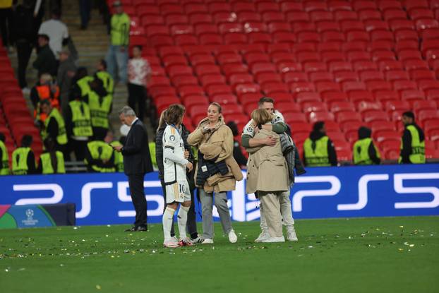 London: Luka Modrić s obitelji proslavio osvajanje Lige prvaka 