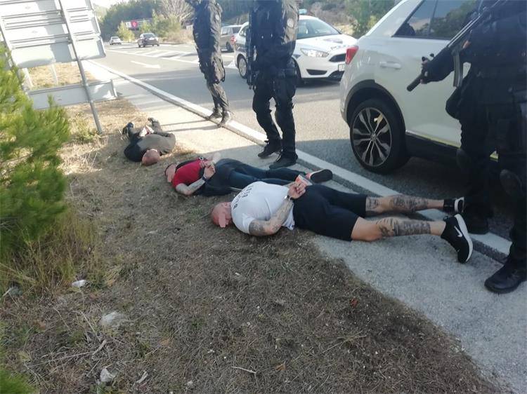 Jeza u Splitu: 'Daj nam novac ili ćemo pobiti i tebe i obitelj!'