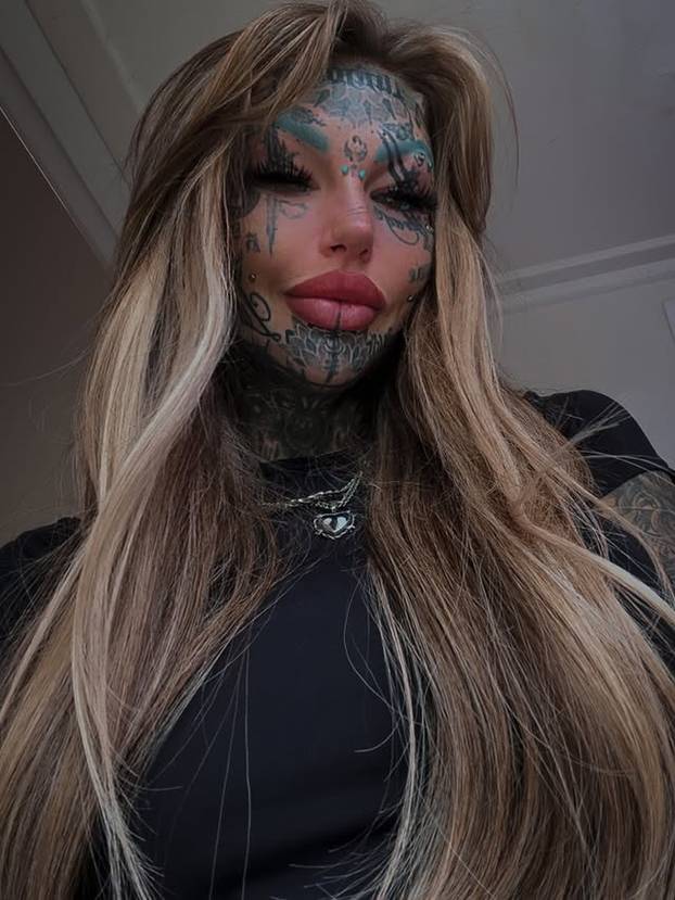 Svojih 600 tetovaža pokazivala je u bikiniju, ali sada ih mora ukloniti: 'Otkazuje mi tijelo...'