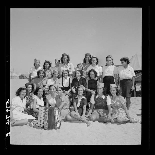 FOTO Pogledajte kako su Hrvati živjeli u El Shattu: U izbjeglištvu su slikali, svirali, radili igračke