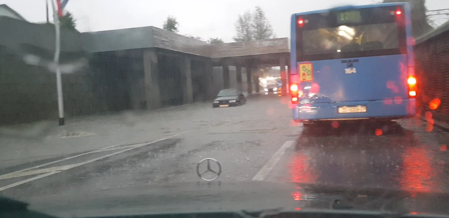 Ulice i podvožnjaci pod vodom: Zagreb pogodilo jako nevrijeme