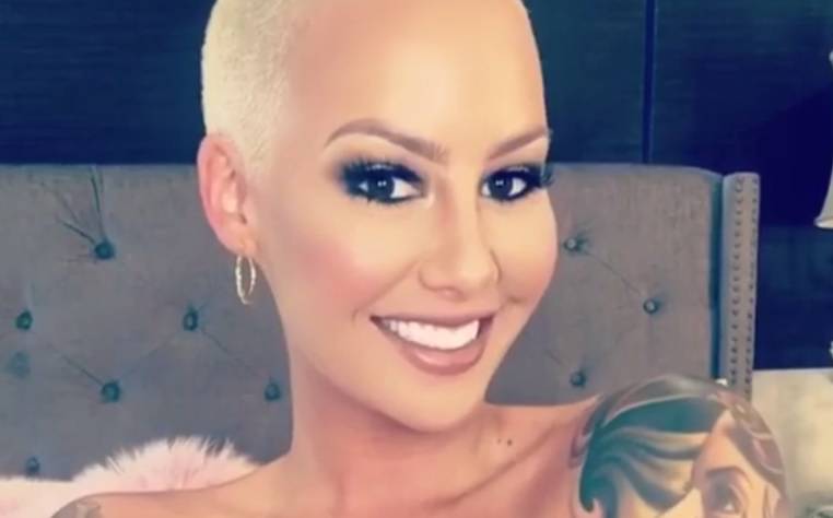 Amber Rose je na sred čela istetovirala imena svojih sinova