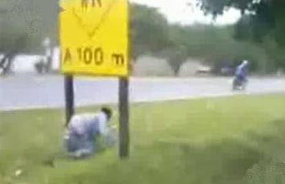 Muškarac na biciklu zabio se ravno u prometni znak 