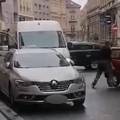 VIDEO Snagatori iz Zagreba: Smetao im parkirani auto, pa su ga podigli i maknuli sa strane