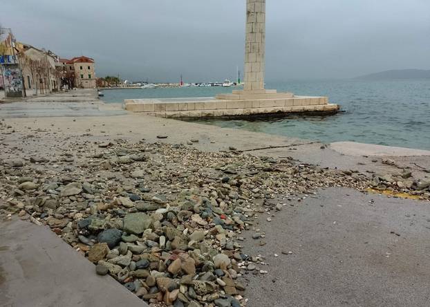 FOTO Saniraju štetu u Kaštelima nakon strašne oluje: 'Cijelu noć smo ispumpavali vodu. Bolje je'