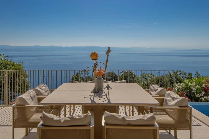 Puca pogled od 2 milijuna eura! Ova mediteranska krasotica u Opatiji nudi pravi luksuz i mir