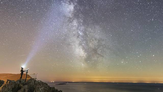 Ne, nisu montaže. Pogledajte slike svemira iz Hrvatske: 'Noći provodimo snimajući galaksije'