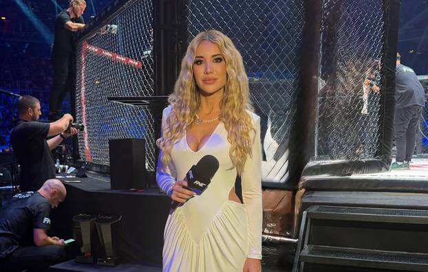 Osramoćena influencerica Meri gledala FNC, pažnju je privukla dekolteom: Evo tko je još bio...