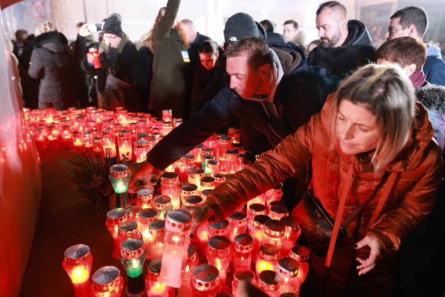 Vukovar: Tradicionalna molitva i paljenje svijeća u krugu Nacionalne memorijalne bolnice