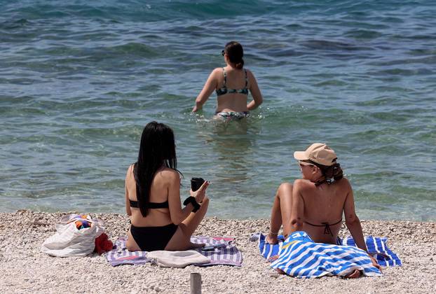 Split: Kupači na novoj plaži Žnjan