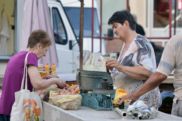 Šibenik: Subotnja ponuda vo?a i povr?a na gradskoj tržnici