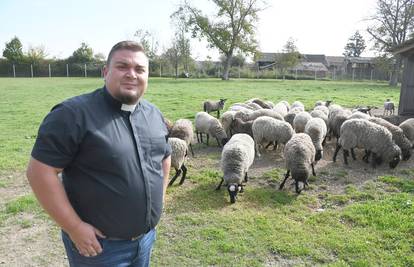 Moje presveto stado: Svećenik Igor uzgaja jelene i ovce. 'Dio prodam, dio mijenjam za hranu'
