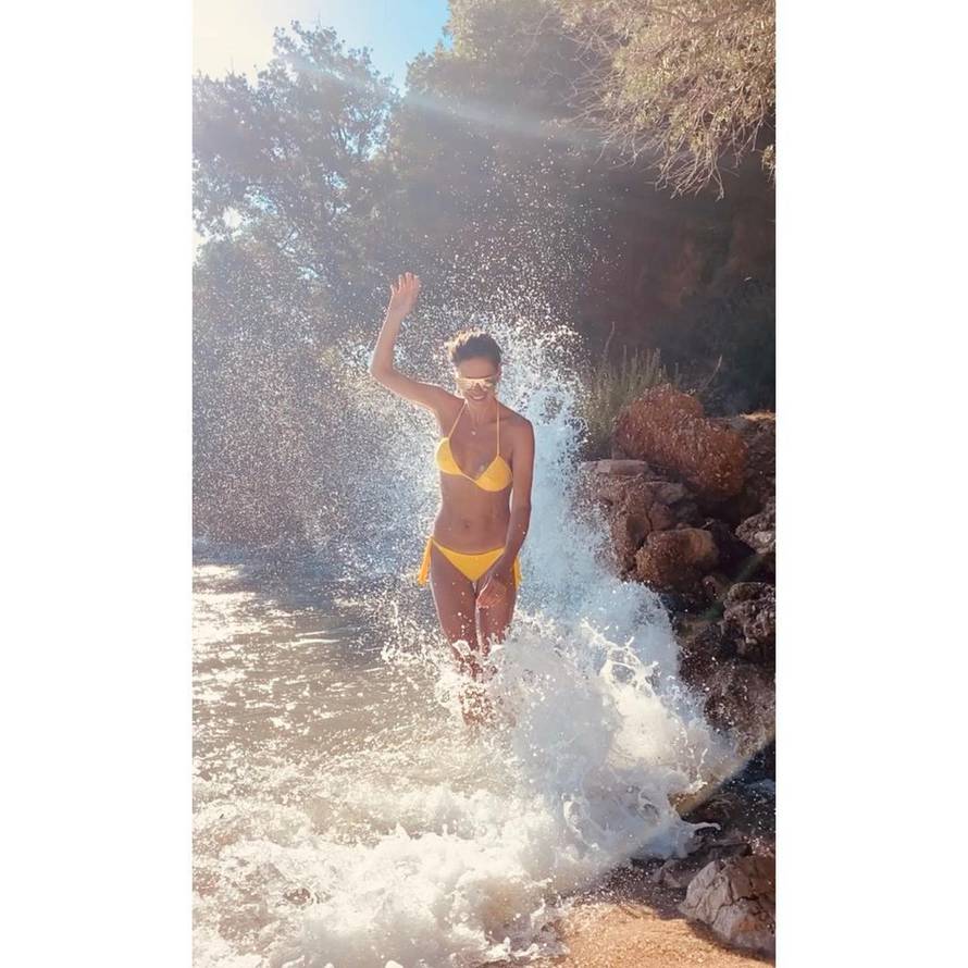 Kao da ne stare! Figuru u badiću ponosno pokazuju, a takvim tijelima pozavidjele bi i mlađe