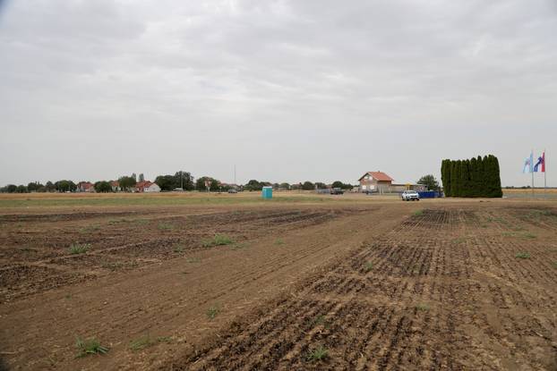 Grad Vukovar osigurao veliko parkiralište za posjetitelje Thompsonovog koncerta