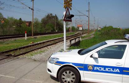 Kutina: Stariji čovjek se bacio pod vlak i poginuo