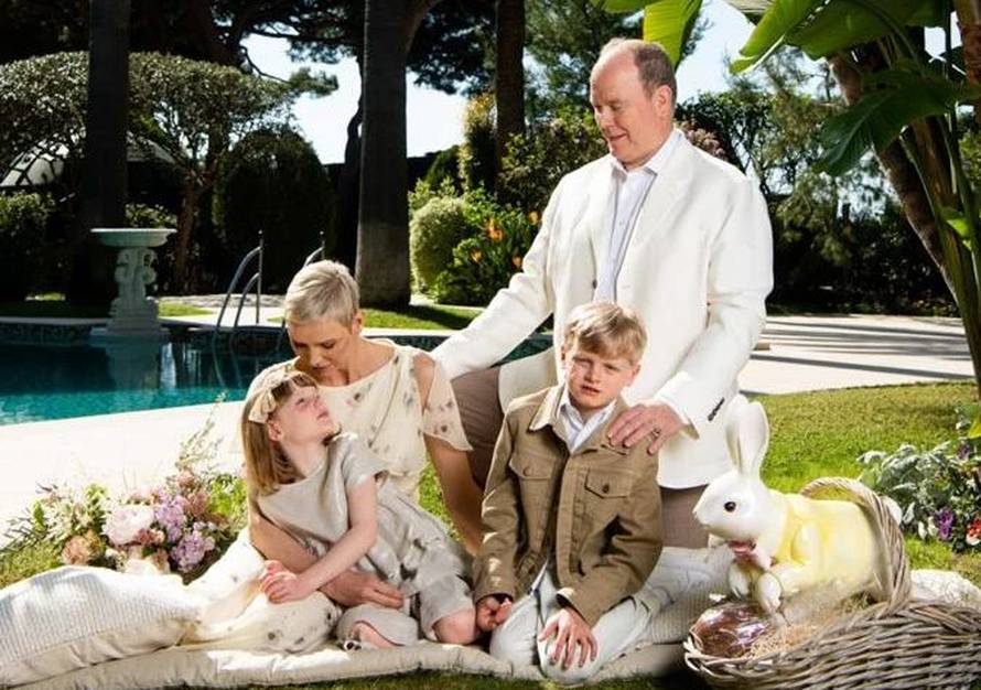 Princeza Charlene vratila se iz psihijatrijske ustanove i objavila fotografiju s obitelji