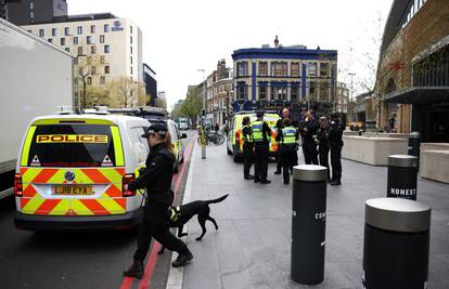 Dva policajca izbodena nožem u centru Londona: Napadač nasrnuo i na djelatnicu Hitne