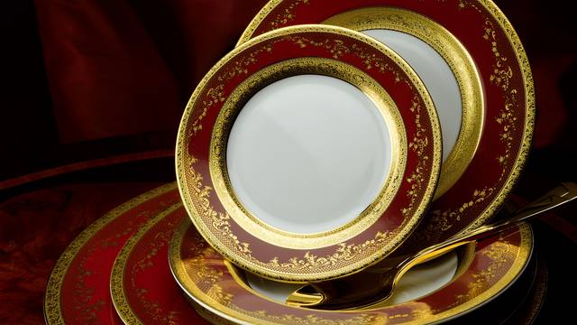 Porcelain plate set