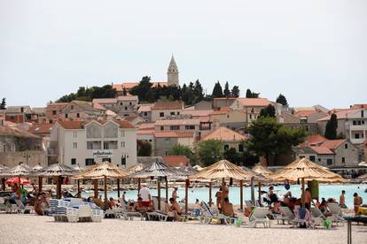 FOTO Puna plaža u Primoštenu