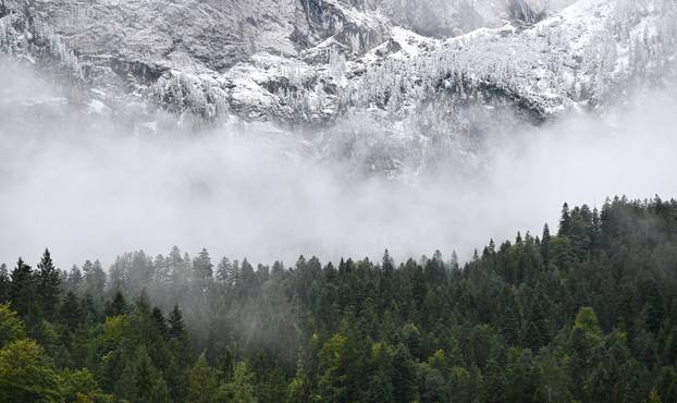 Snow and cold on Germany's highest summit