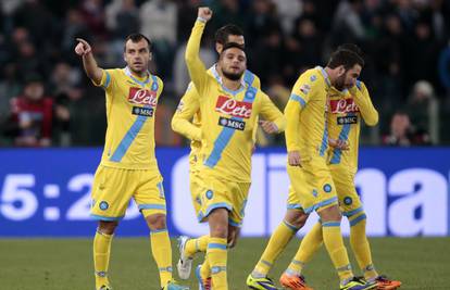 Pandev i Higuain srušili Lazio, Napoli je promarširao Rimom