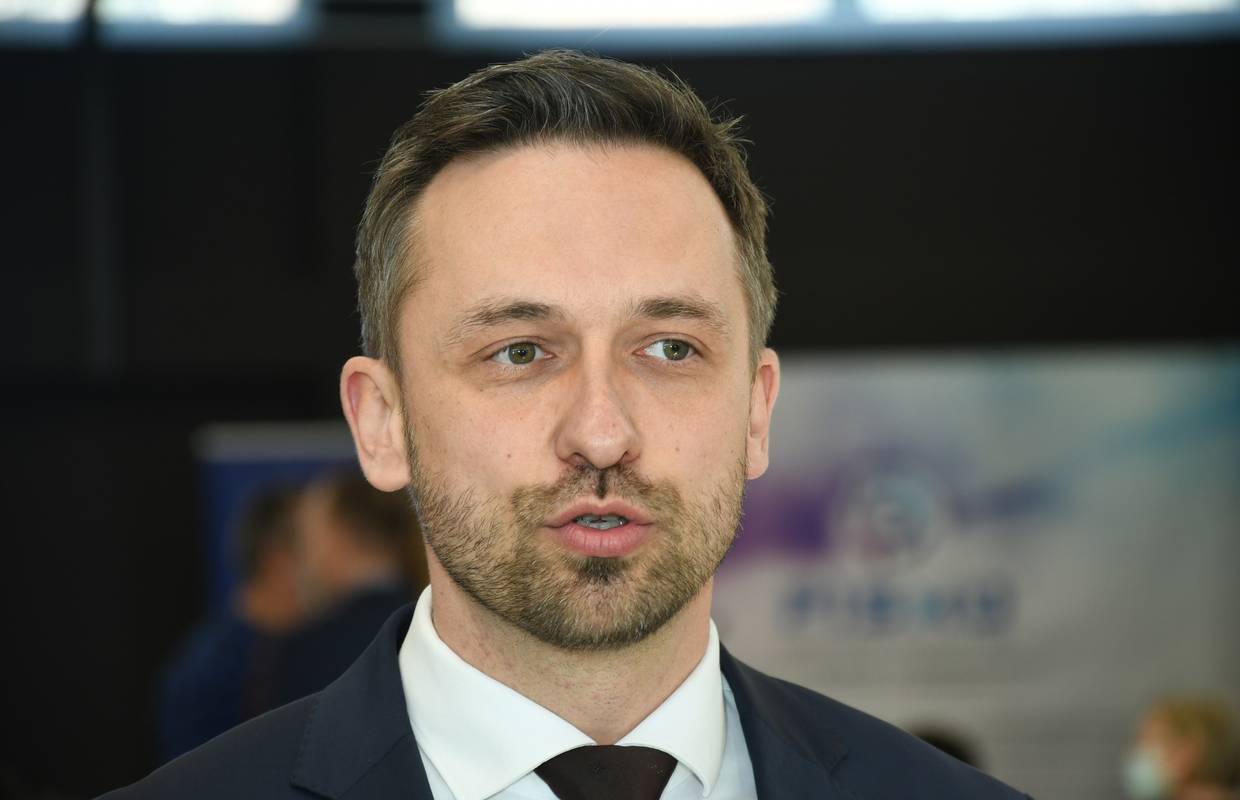 Tko je novi ministar rada? Vodio je Novsku, građani ga hvale, a u Saboru zazivao Svetog Josipa